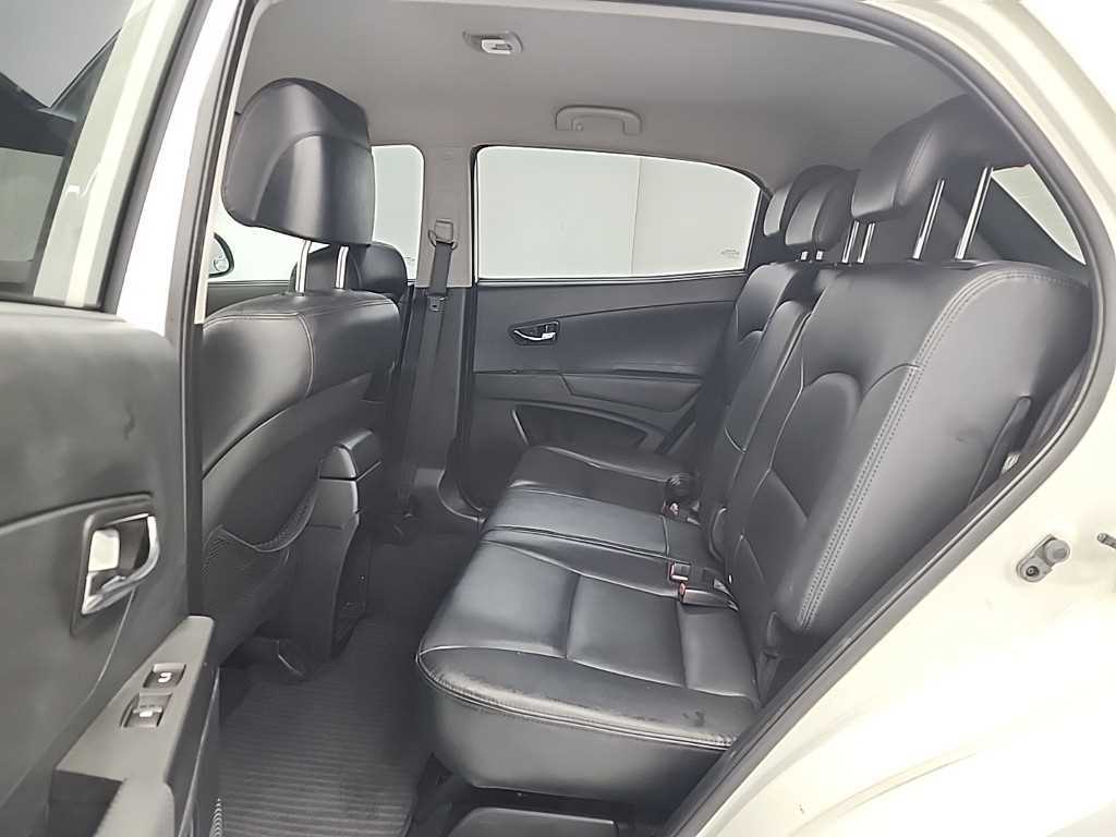 Ssangyong Korando - Vista 12