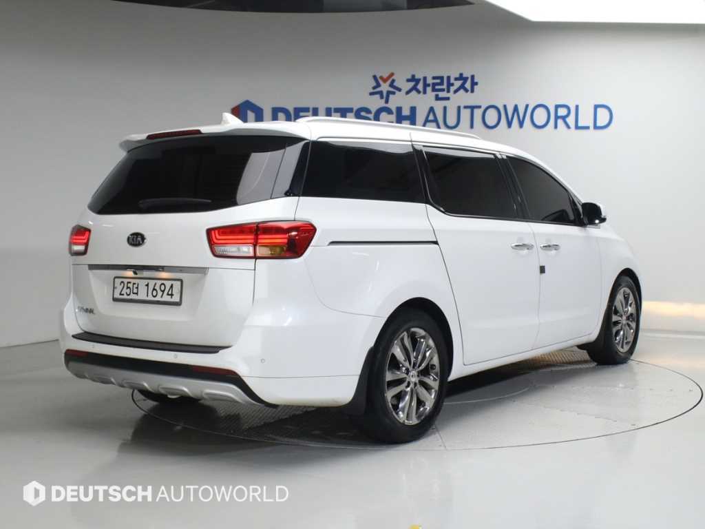 KIA Carnival - Vista 2