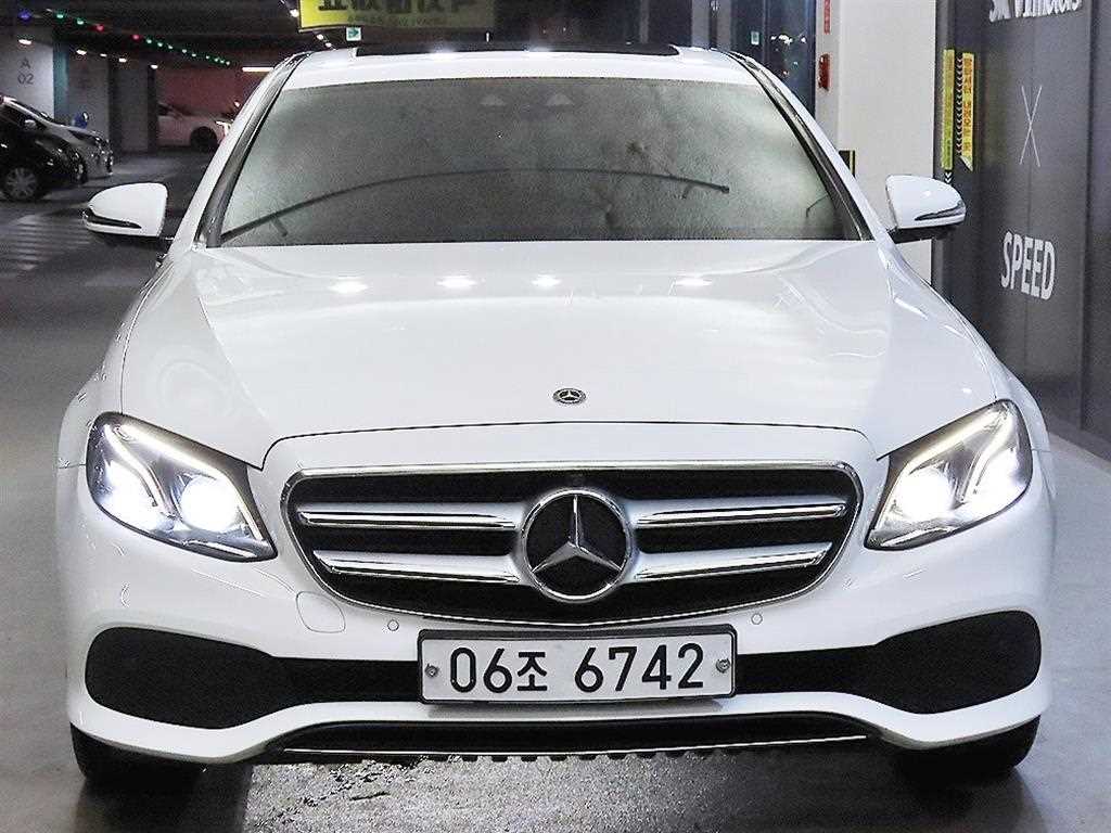 Mercedes Benz E class - Vista 2