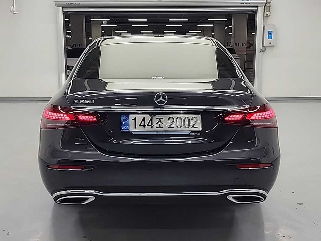 Mercedes Benz E class - Vista 3