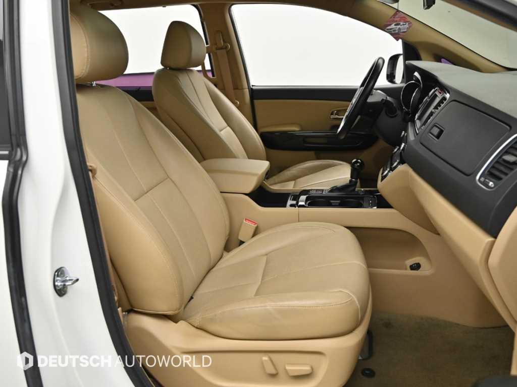 KIA Carnival - Vista 10