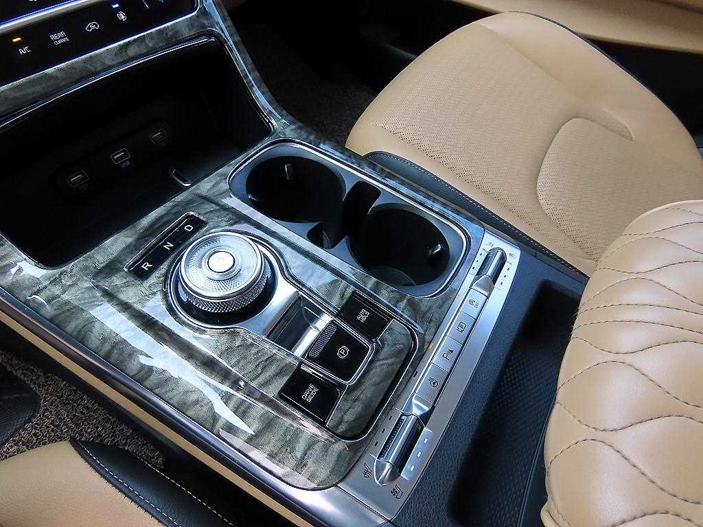 KIA Carnival - Vista 11