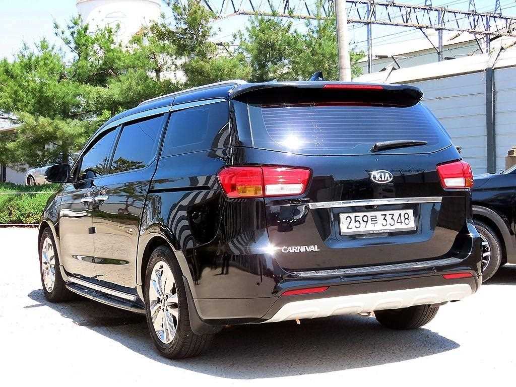 KIA Carnival - Vista 3