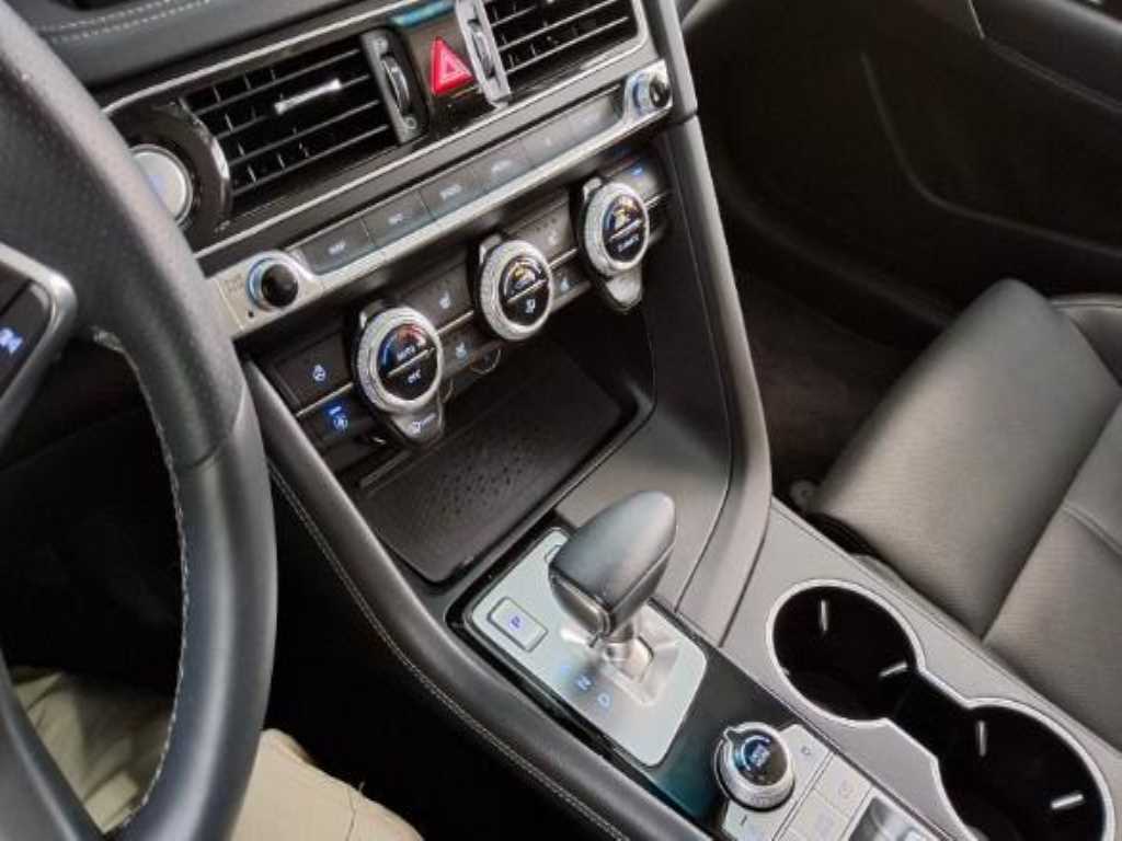 Genesis G70 - Vista 8