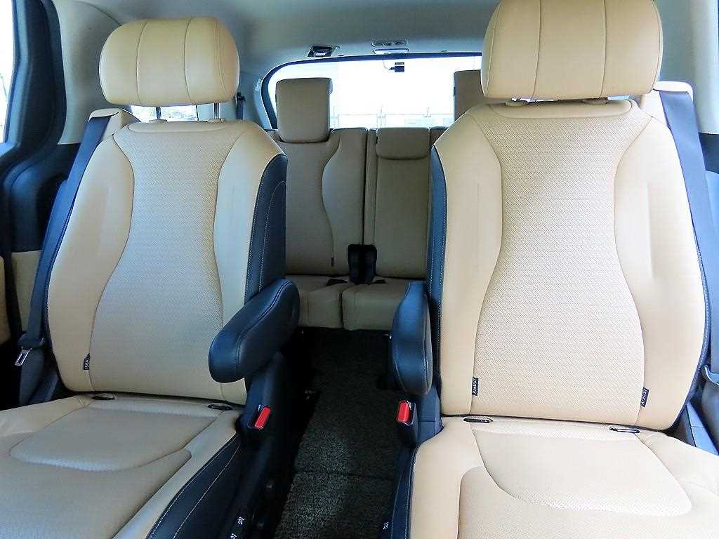 KIA Carnival - Vista 7