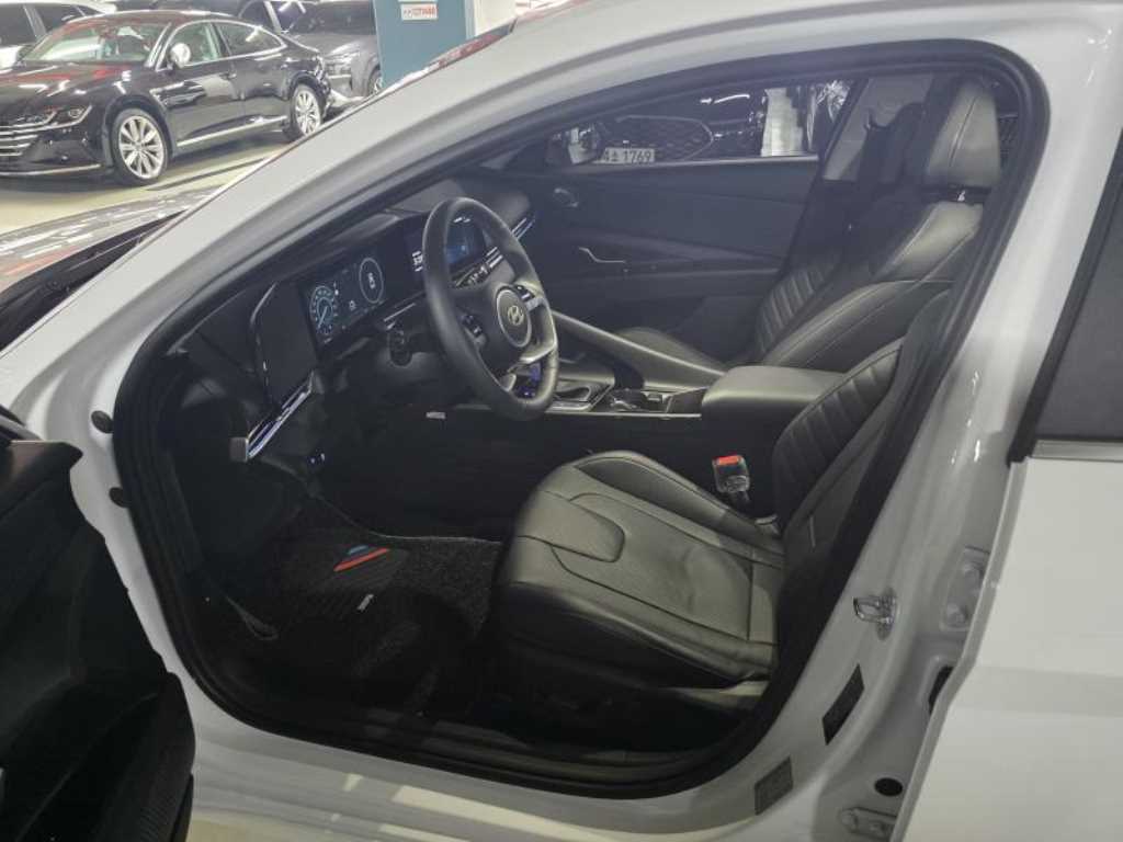 HYUNDAI Avante - Vista 8
