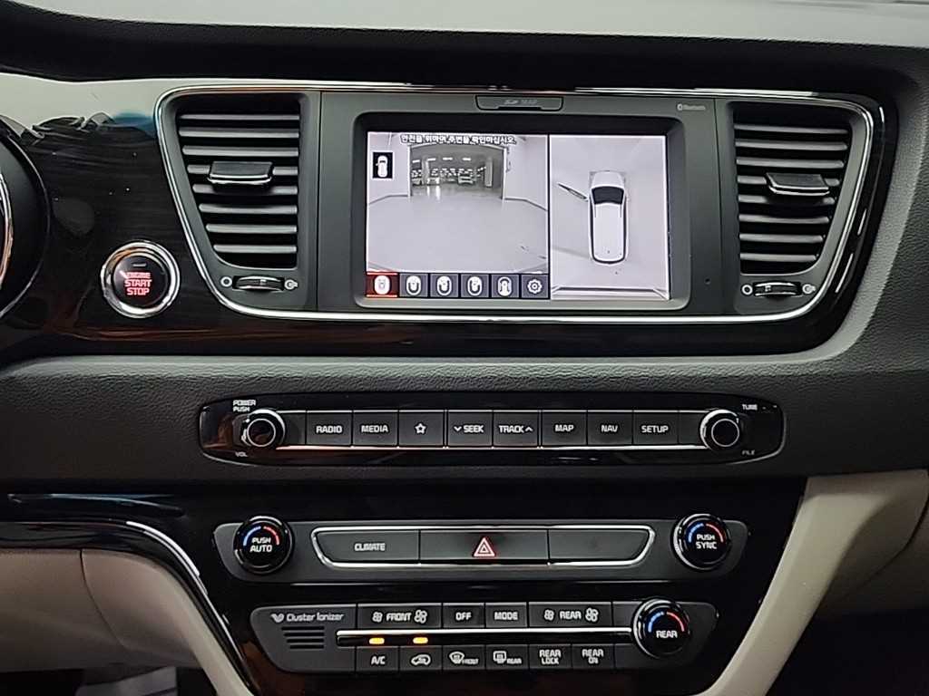 KIA Carnival - Vista 10