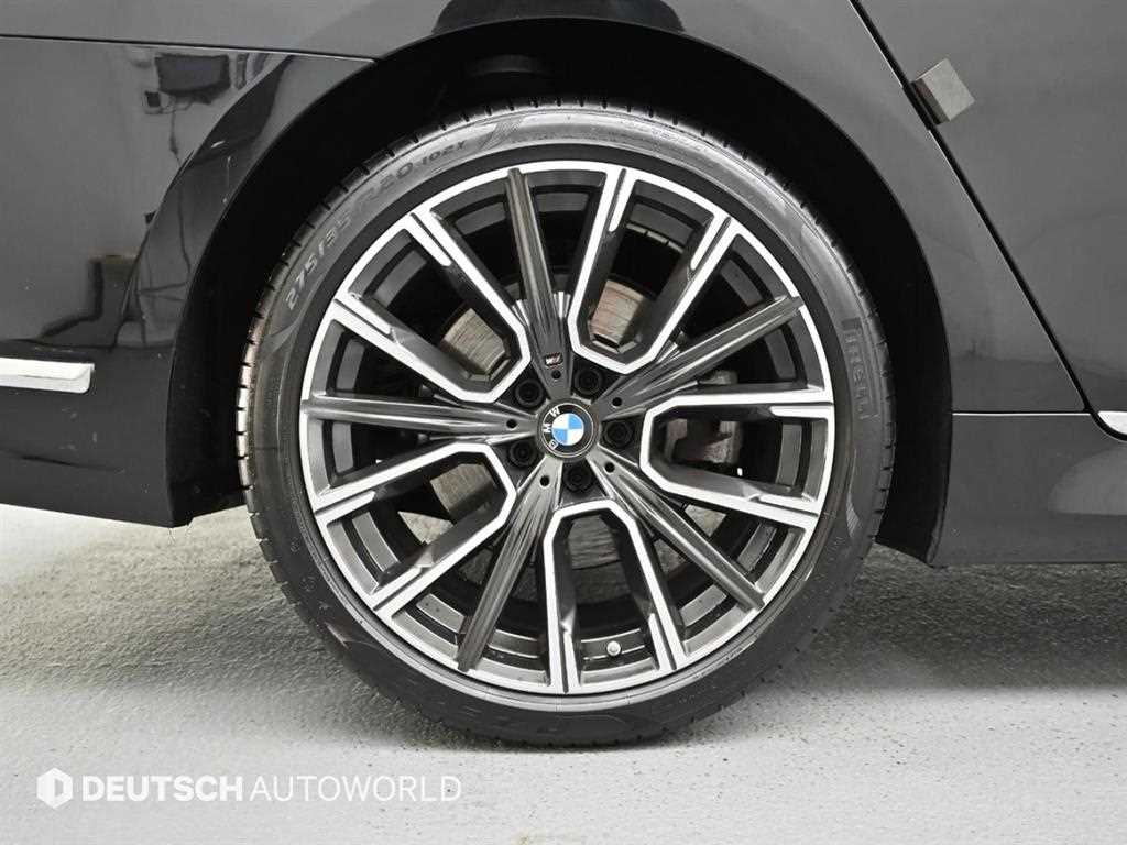 BMW 7 Series - Vista 5