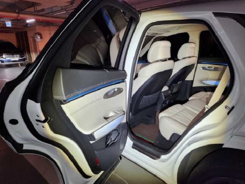 Genesis GV70 - Vista 7