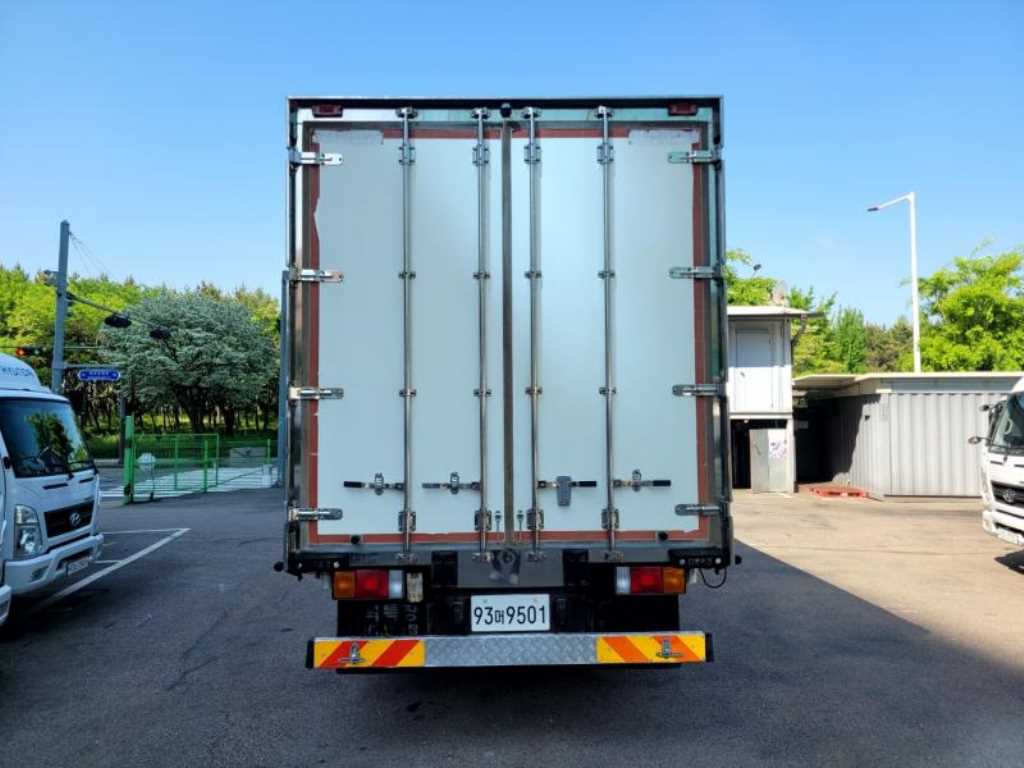 medium and large cargo truck - Vista 7
