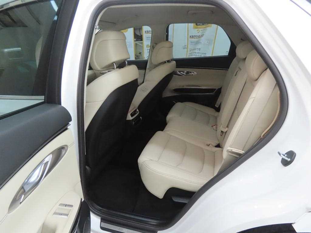 Genesis GV70 - Vista 6