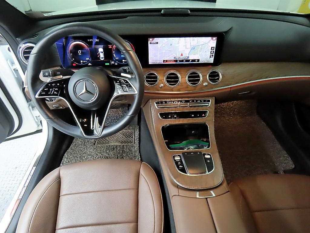 Mercedes Benz E class - Vista 7