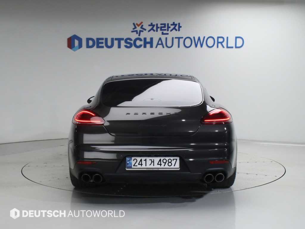 Porsche Panamera - Vista 4