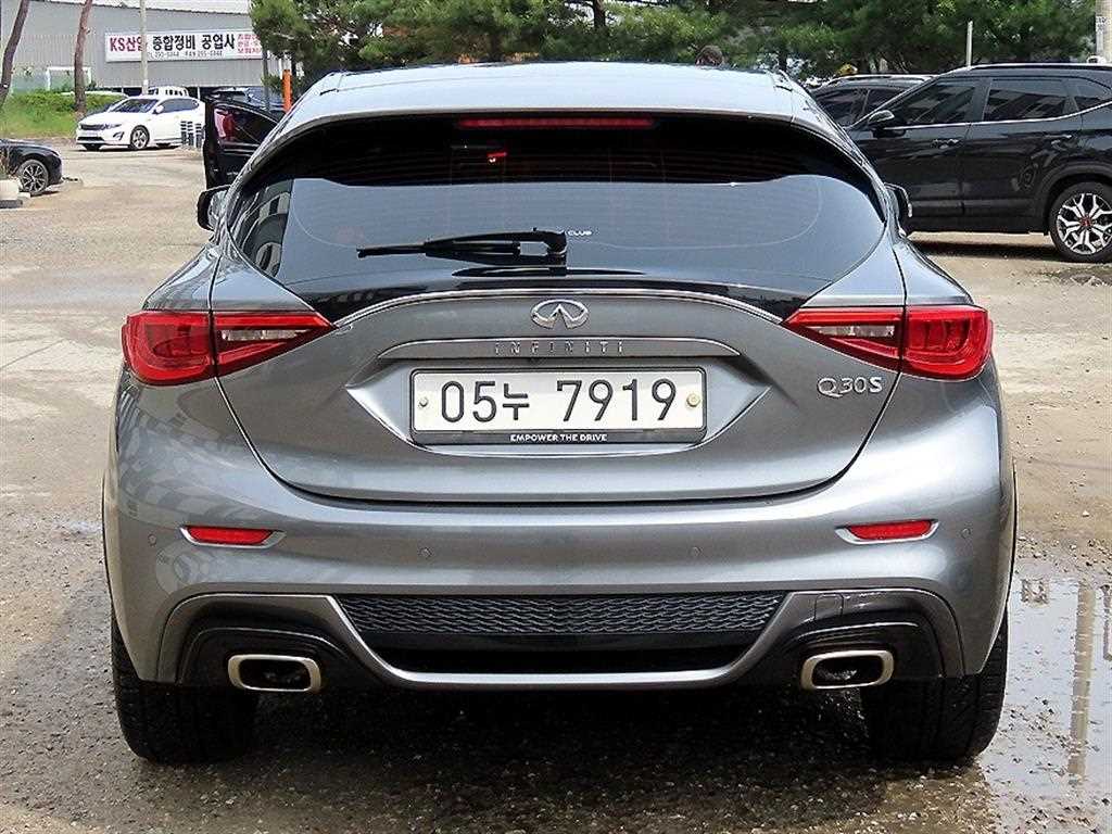Infiniti Q - Vista 4