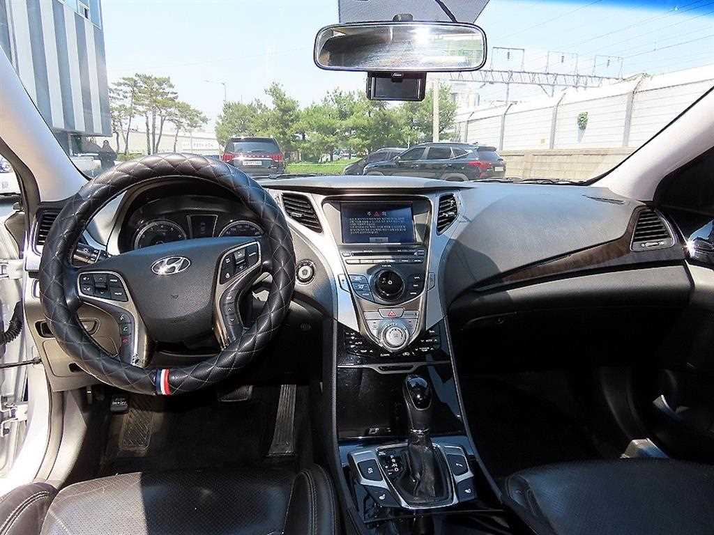 HYUNDAI Grandeur - Vista 7
