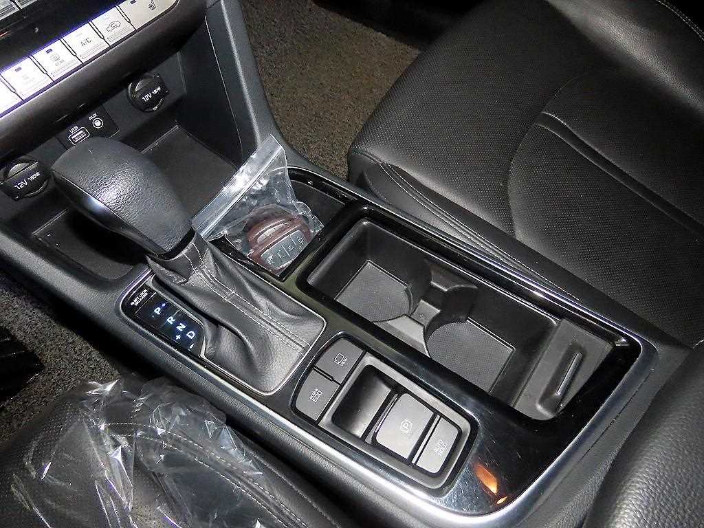 HYUNDAI Sonata - Vista 12