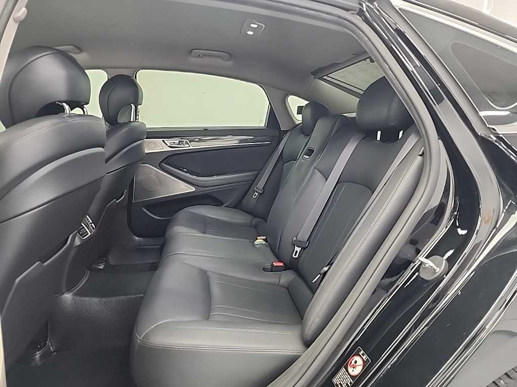HYUNDAI Genesis - Vista 12
