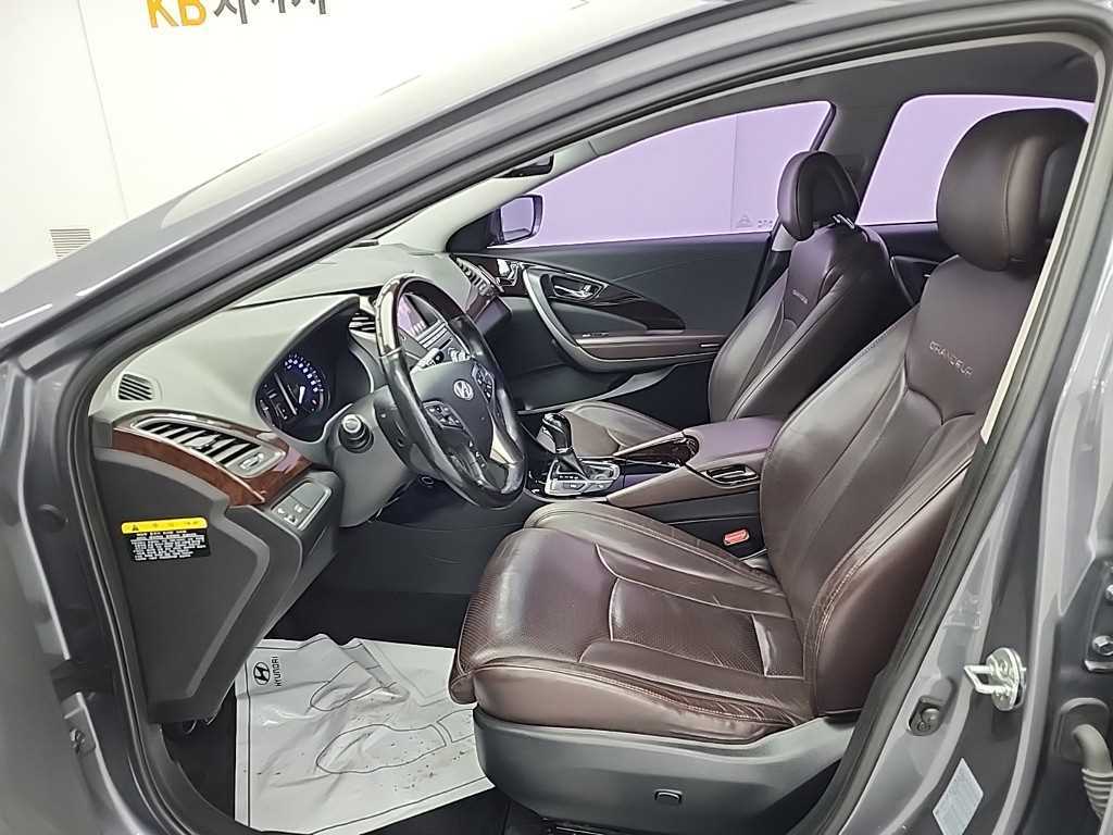 HYUNDAI Grandeur - Vista 11