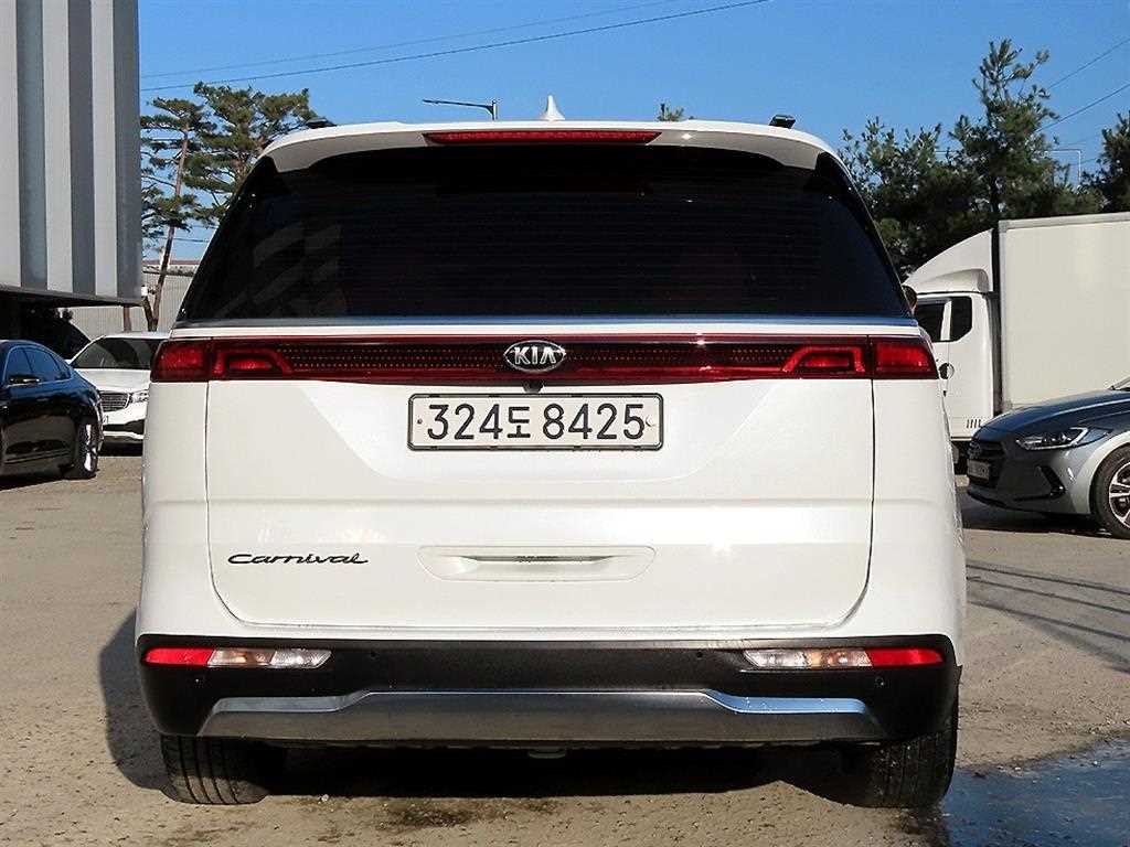 KIA Carnival - Vista 4