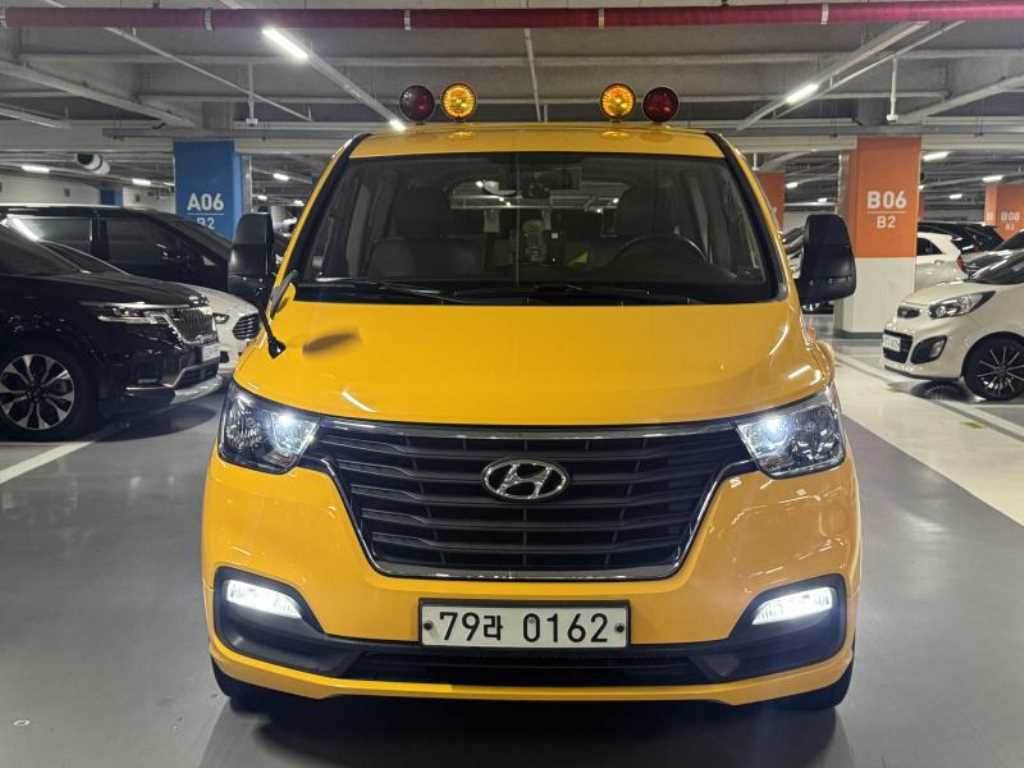 HYUNDAI Starex - Vista 3