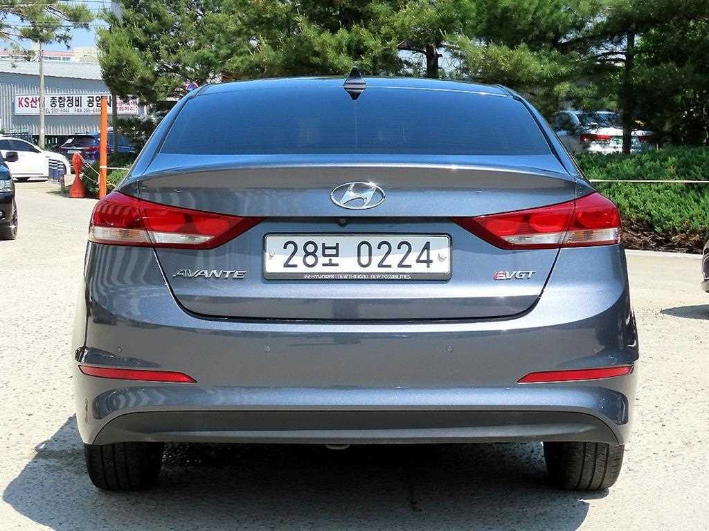 HYUNDAI Avante - Vista 4