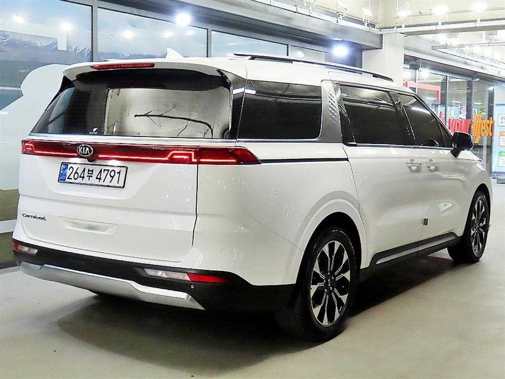 KIA Carnival - Vista 4