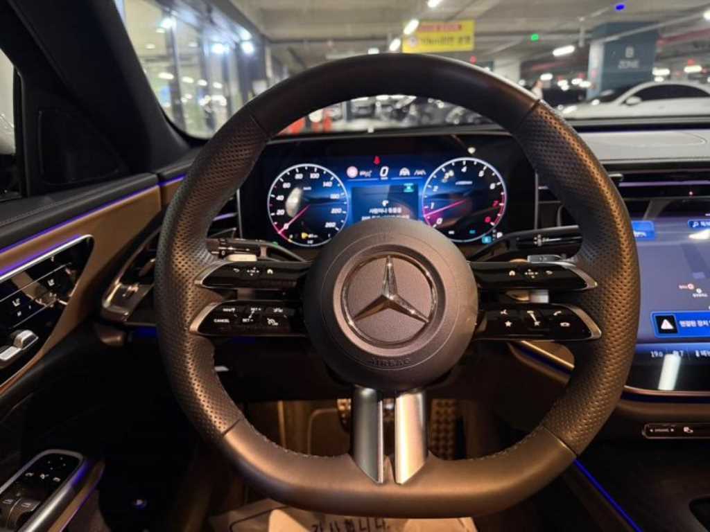 Mercedes Benz E class - Vista 8