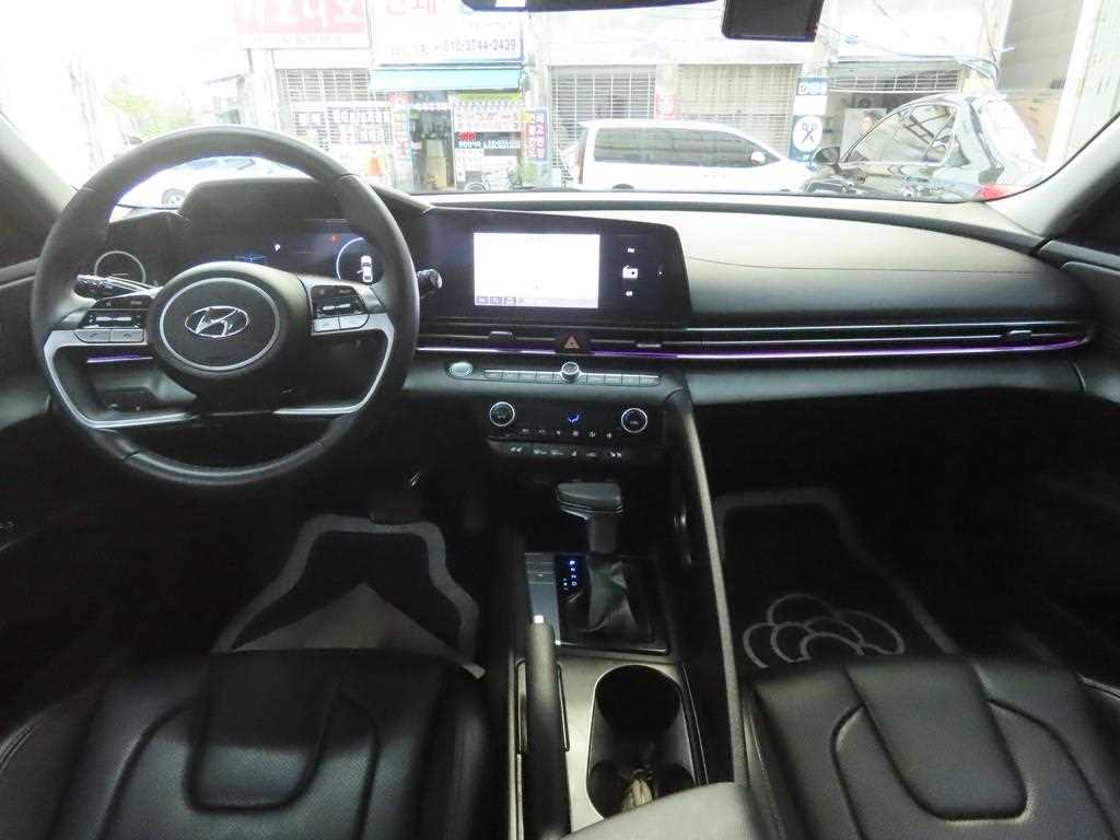 HYUNDAI Avante - Vista 7