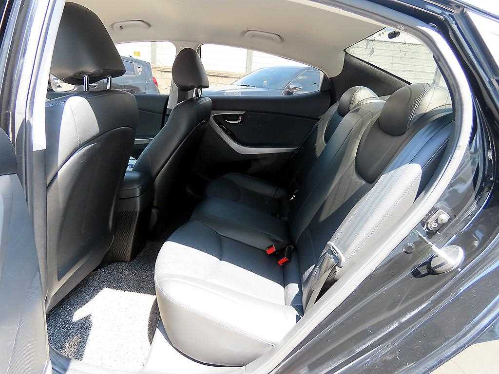 HYUNDAI Avante - Vista 6