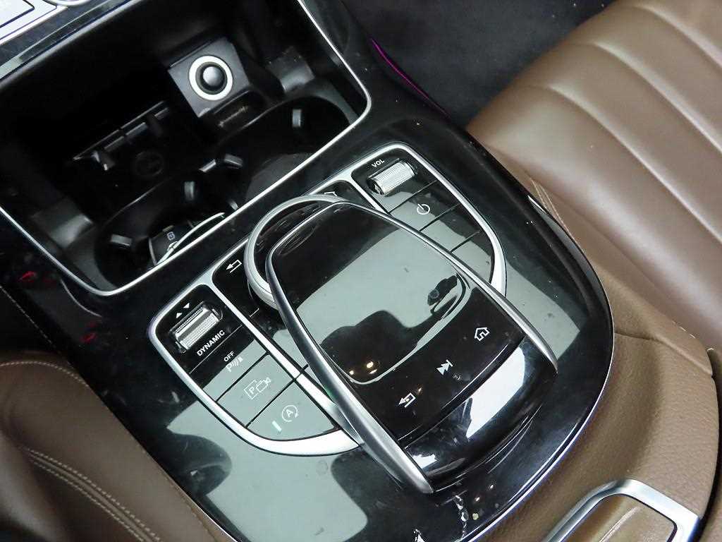 Mercedes Benz E class - Vista 12