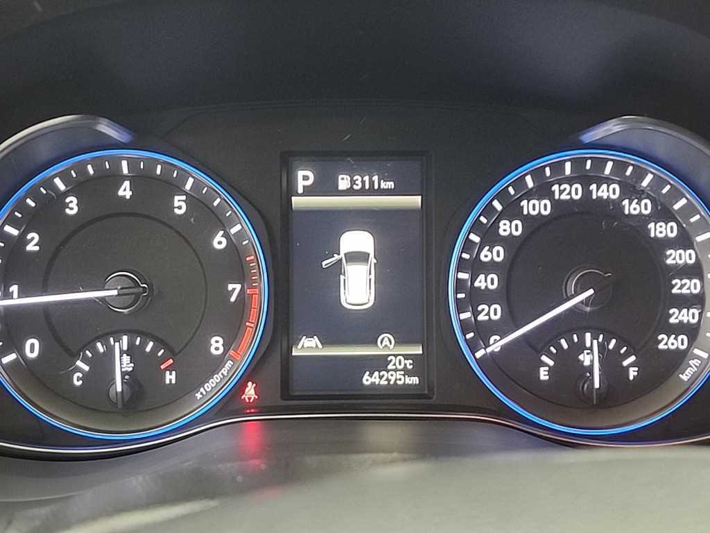 HYUNDAI Kona - Vista 6