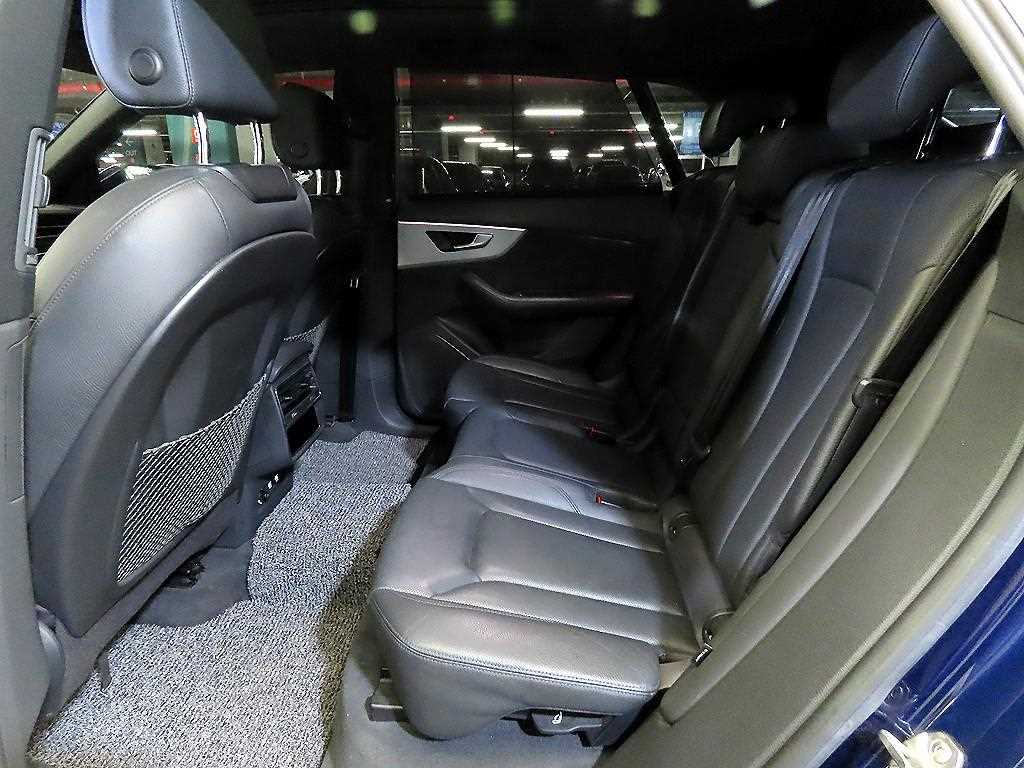 Audi Q8 - Vista 7