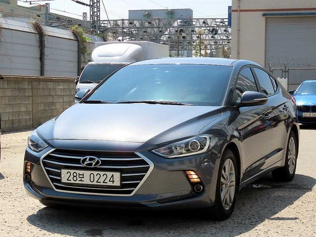 HYUNDAI Avante - Vista 2