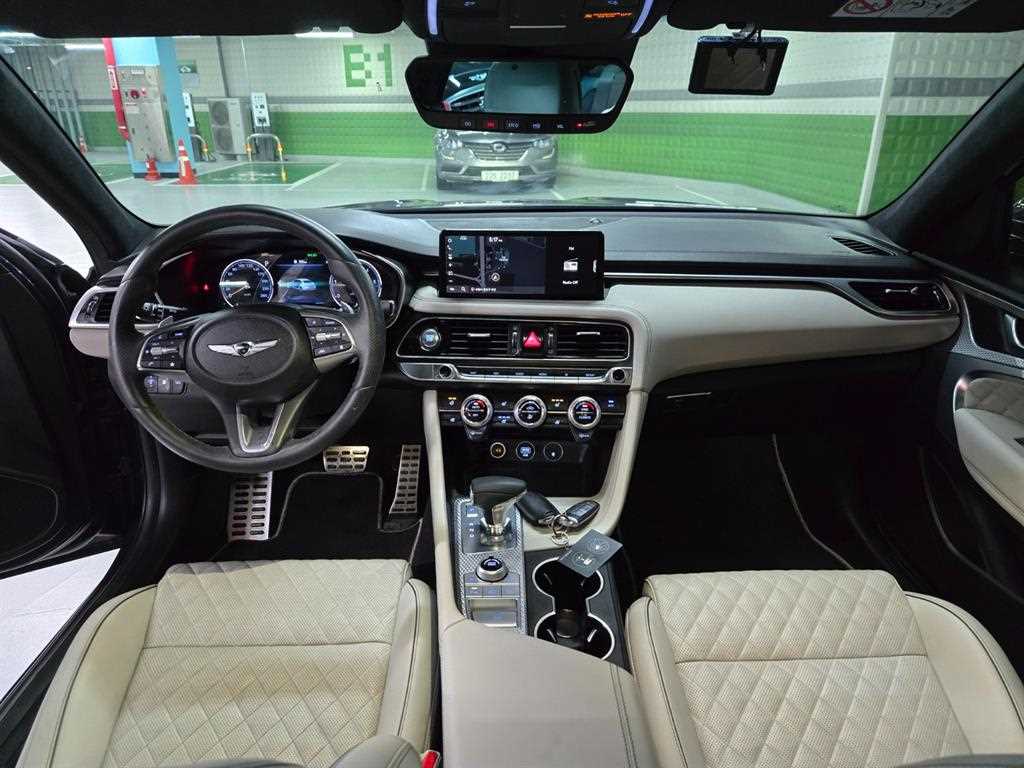 Genesis G70 - Vista 8