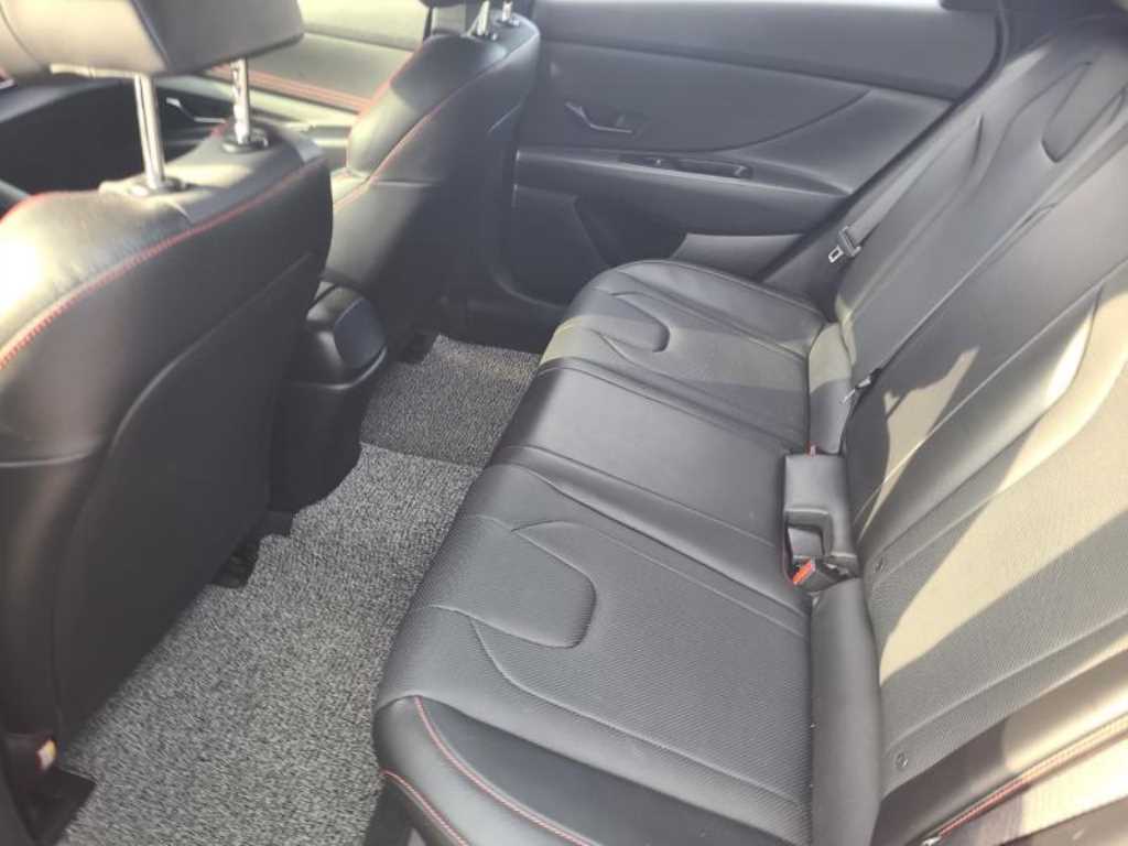 HYUNDAI Avante - Vista 7