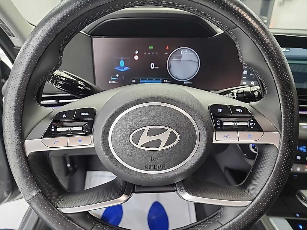 HYUNDAI Avante - Vista 9