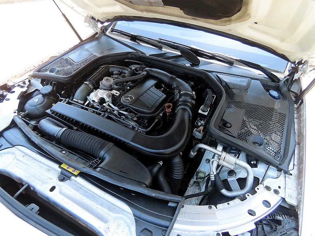 Mercedes Benz C Class 2018 Blanco - Importación desde Corea - HF Imports Iquique - Foto 19