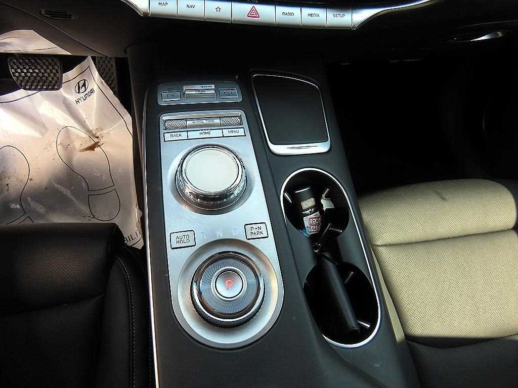Genesis GV70 - Vista 10