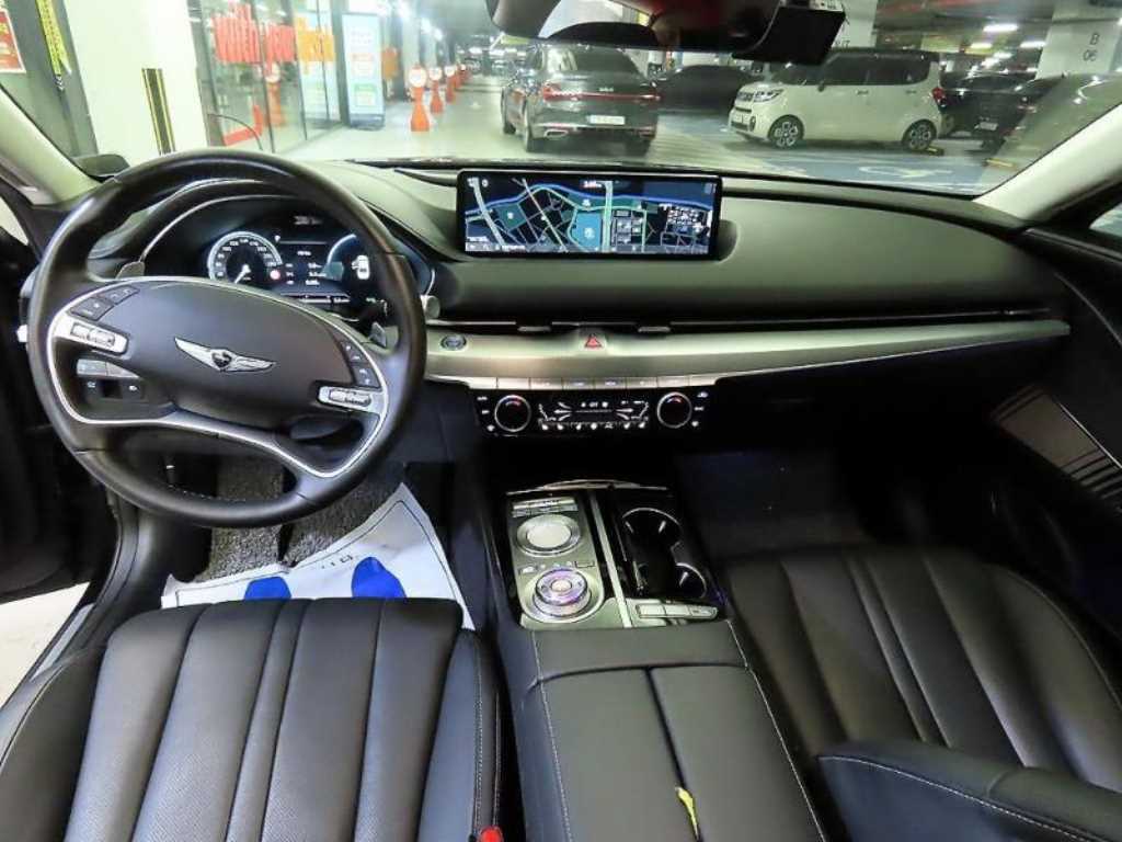 Genesis G80 - Vista 10