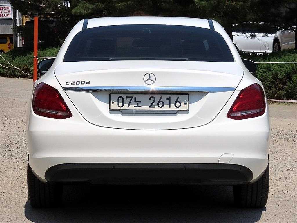 Mercedes Benz C Class - Vista 4