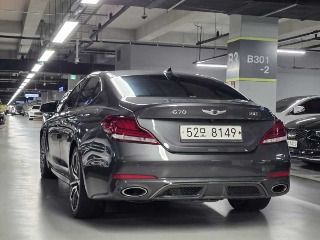 Genesis G70 - Vista 6