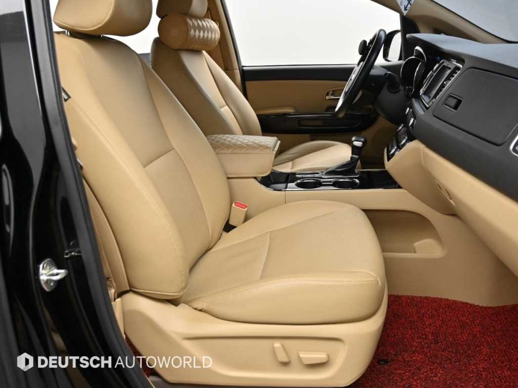 KIA Carnival - Vista 11