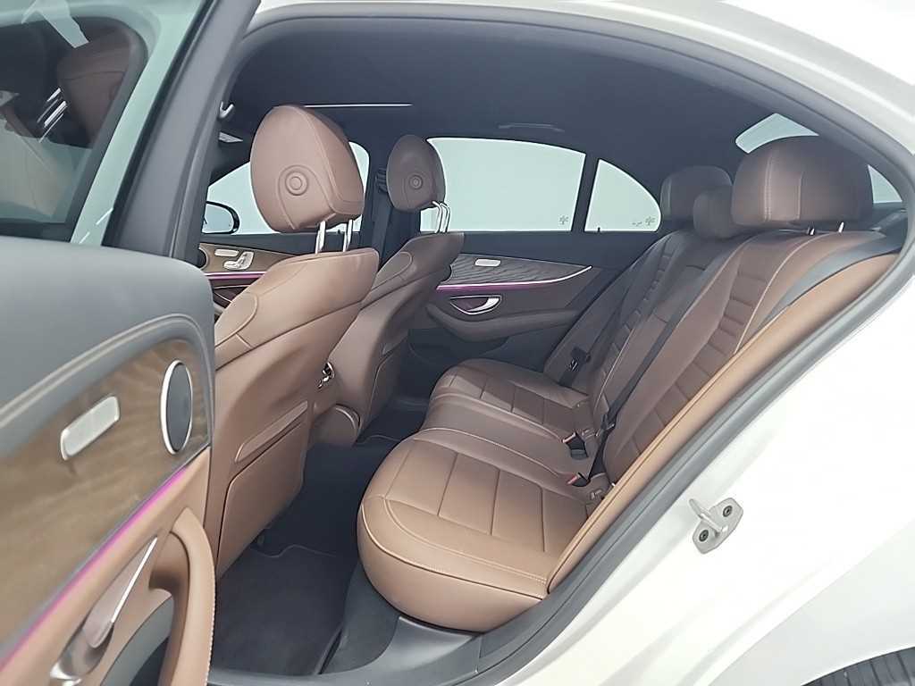 Mercedes Benz E class - Vista 12