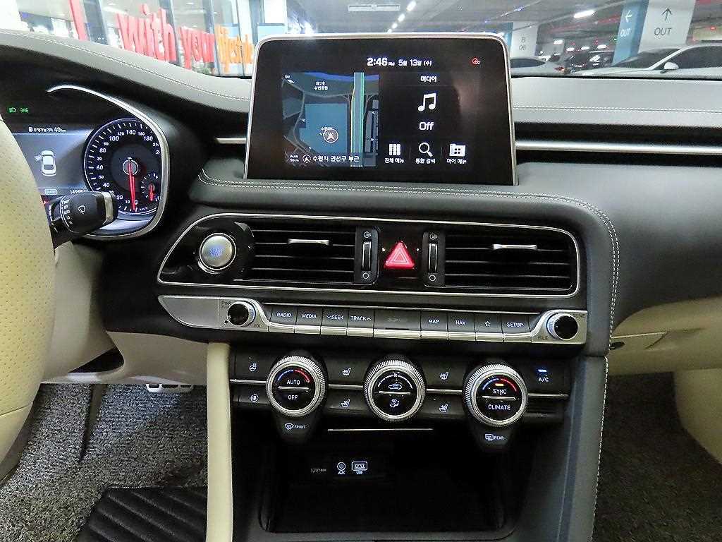 Genesis G70 - Vista 11