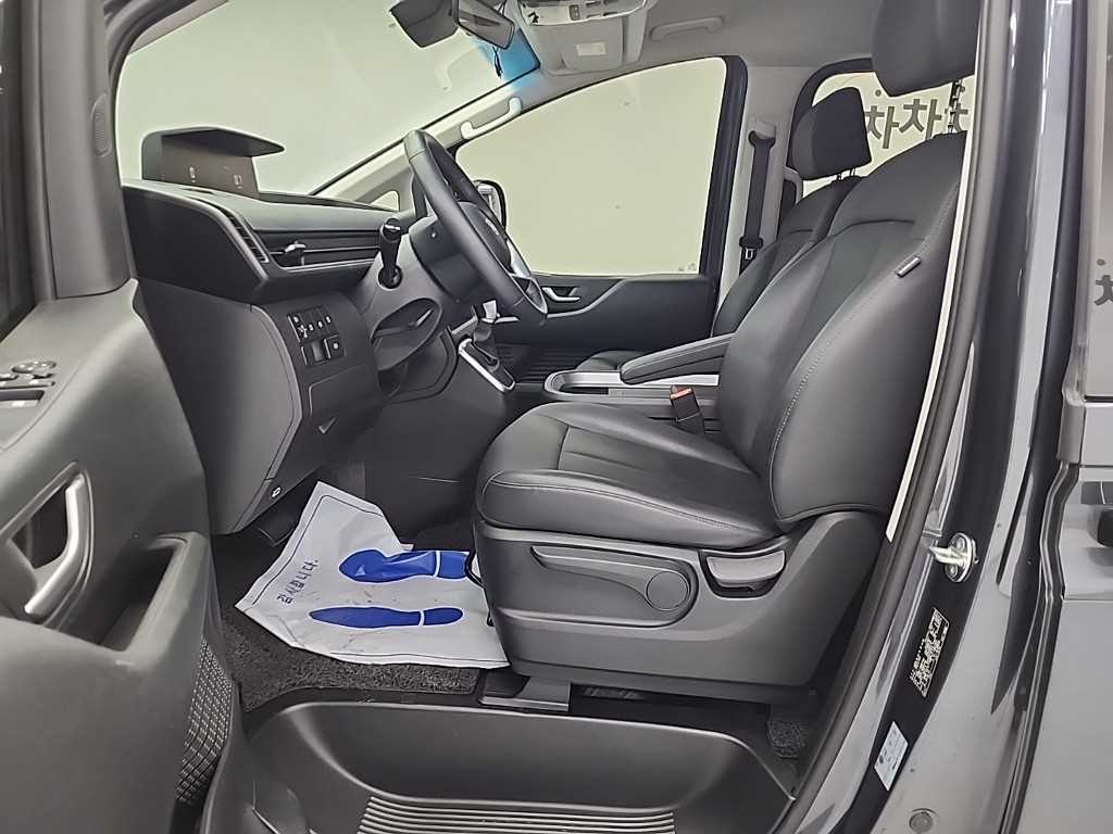 HYUNDAI Staria - Vista 11