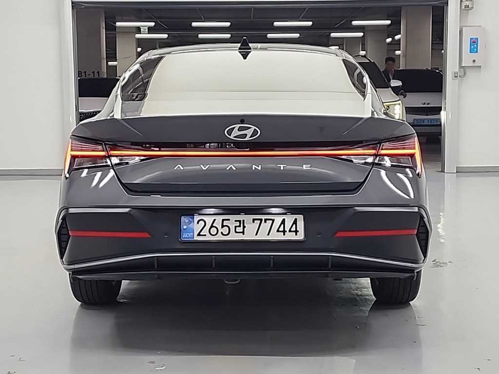 HYUNDAI Avante - Vista 3