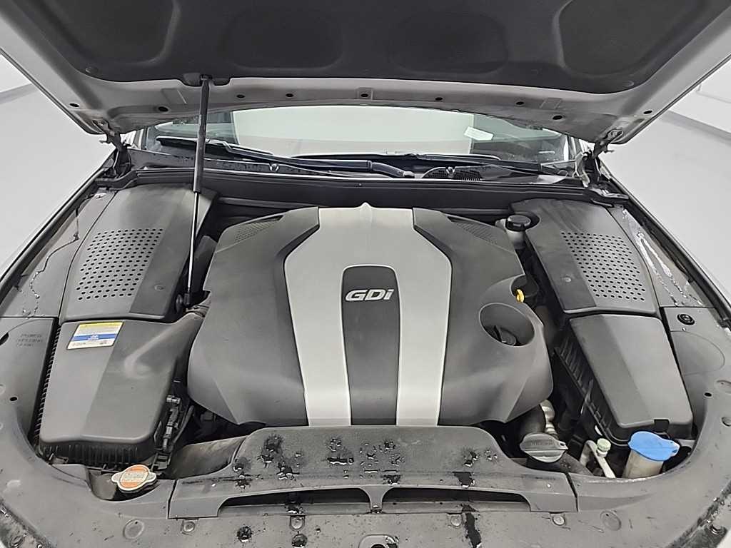 HYUNDAI Genesis - Vista 5