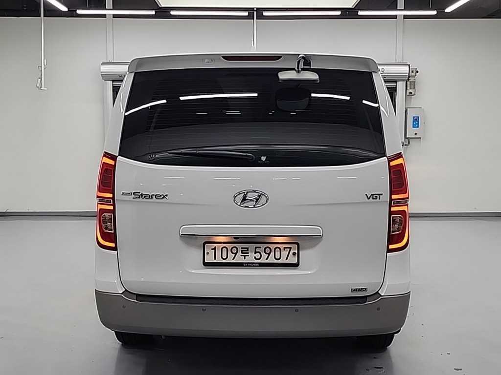 HYUNDAI Starex - Vista 3