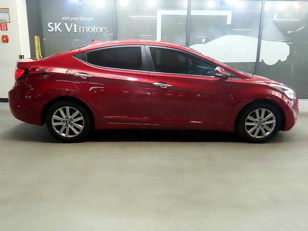 HYUNDAI Avante - Vista 3
