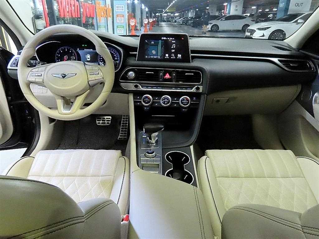 Genesis G70 - Vista 10